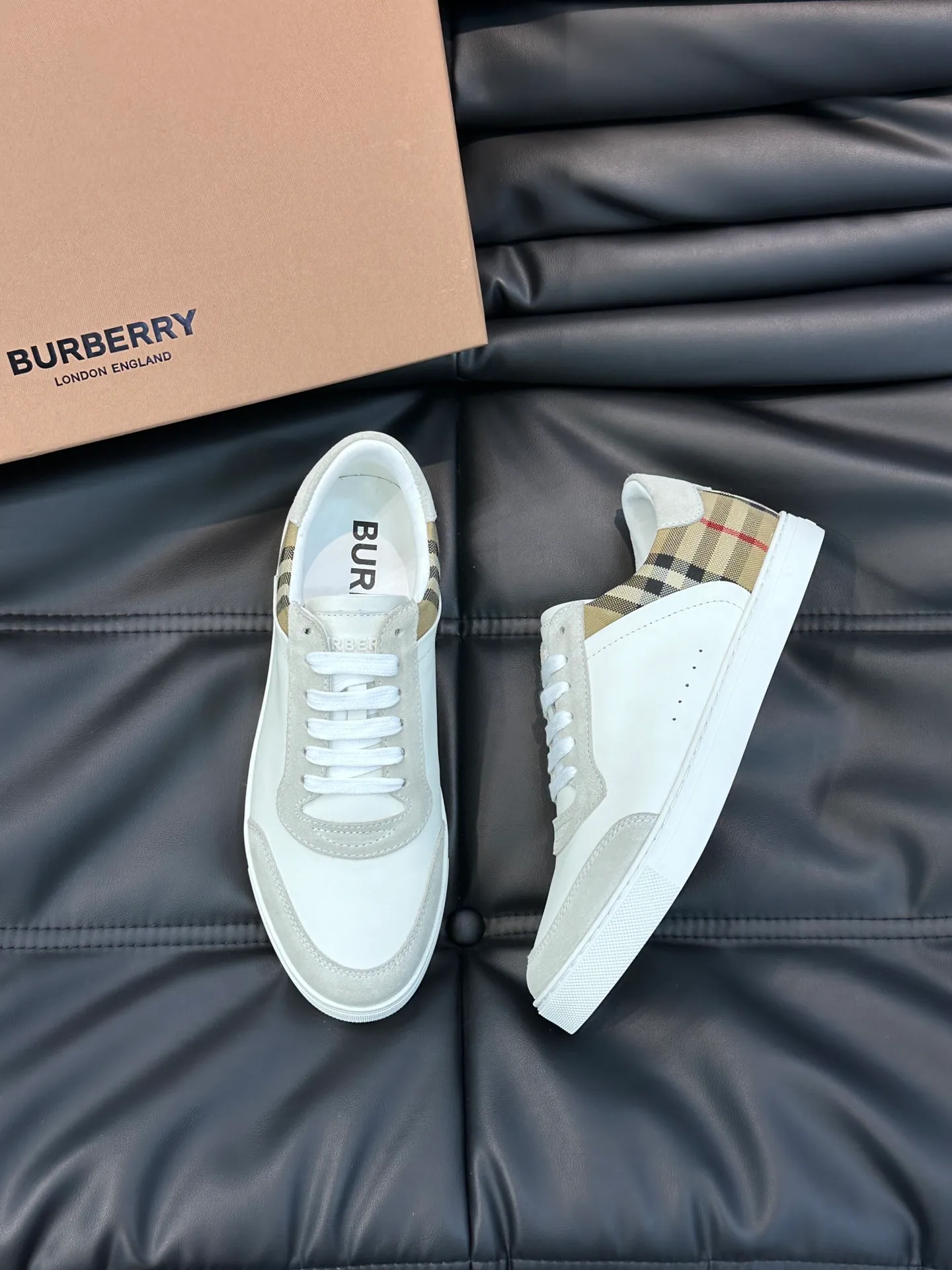Men's shoes 💰p380 Men's classic low-top sneakers from "burberr*" are reinterpreted with Vintage retro plaid cotton and cowhide materials, and are decorated with a new brand logo. First-layer sheepskin lining, embossed Burberry lettering logo on the heel, T men's shoes 💰pU original outsole! Size: 38-44 (45 46 customized)